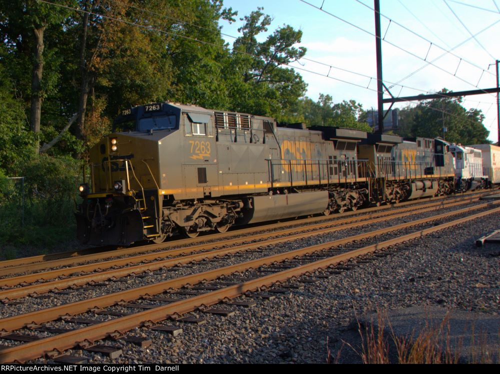 CSX 7263 leads M404